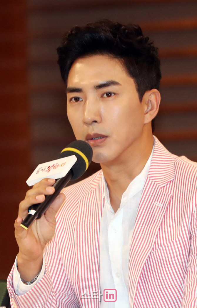 [포토]인사말하는 고세원