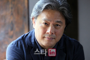 박찬욱 감독 일찍 칸 출국…경쟁작 심사 준비