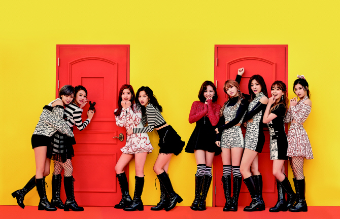 트와이스 ‘KNOCK KNOCK’ MV 1억뷰 돌파… 4연속