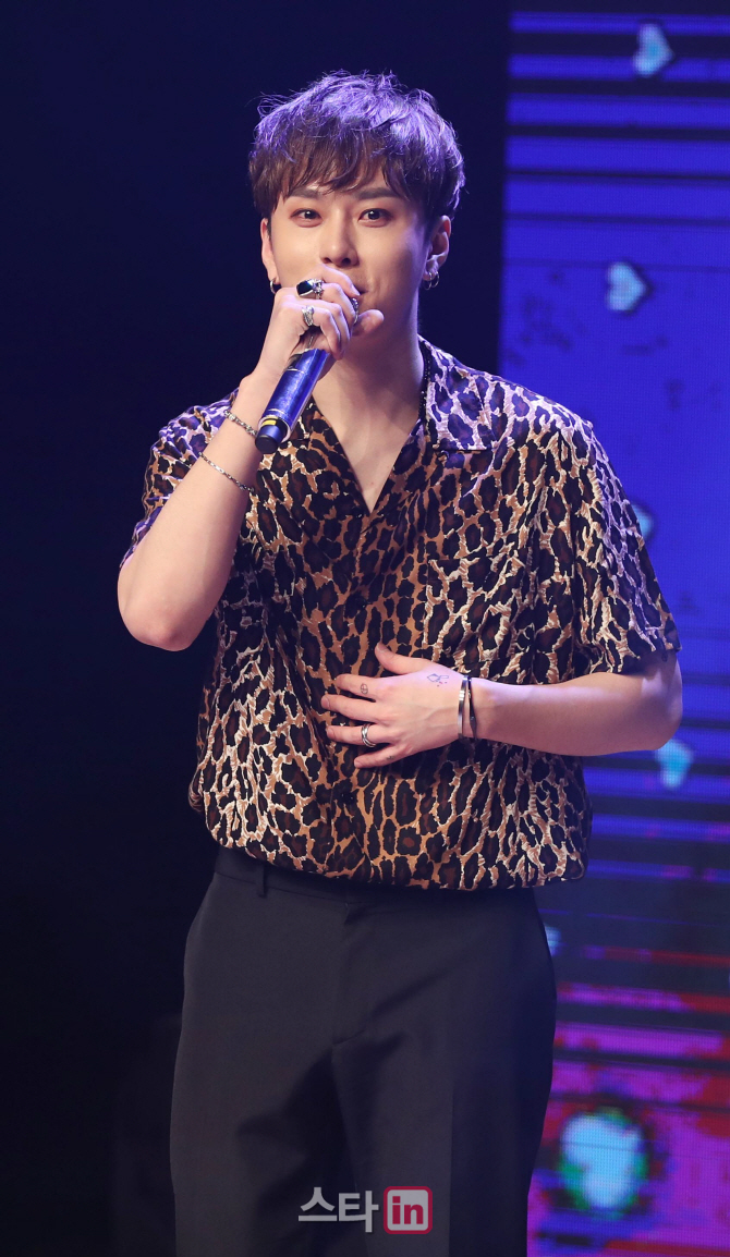 [포토]크리샤 츄 응원하러 온 용준형