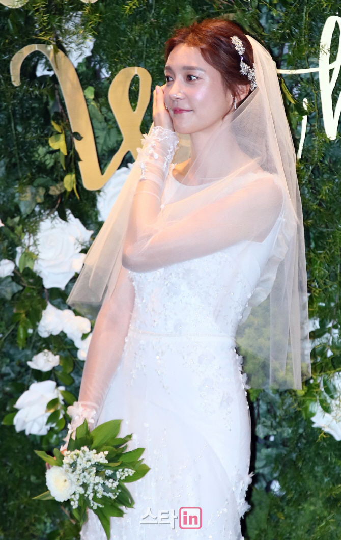 [포토]배우 차예련, '이리보고 저리봐도 예쁘죠?'