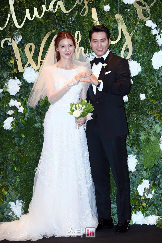 주상욱♡차예련, “2세 최소 2명…축의금 일부 기부”(종합)