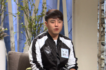 노유민 “결혼 7년 만에 카드 발급… 문자는 아내에게”