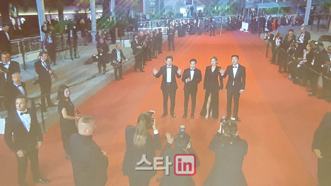 [칸리포트]설경구 “만감교차한 7분, 박찬욱 감독 있어 든든”