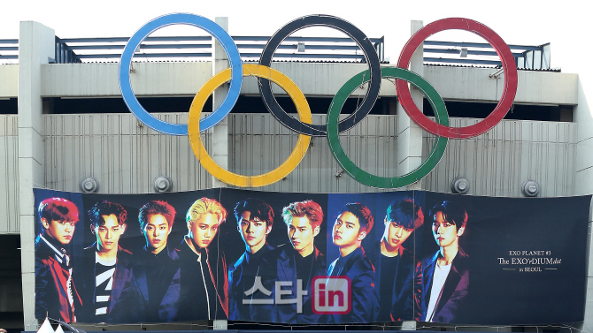 [포토]잠실주경기장 단독 콘서트 갖는 엑소