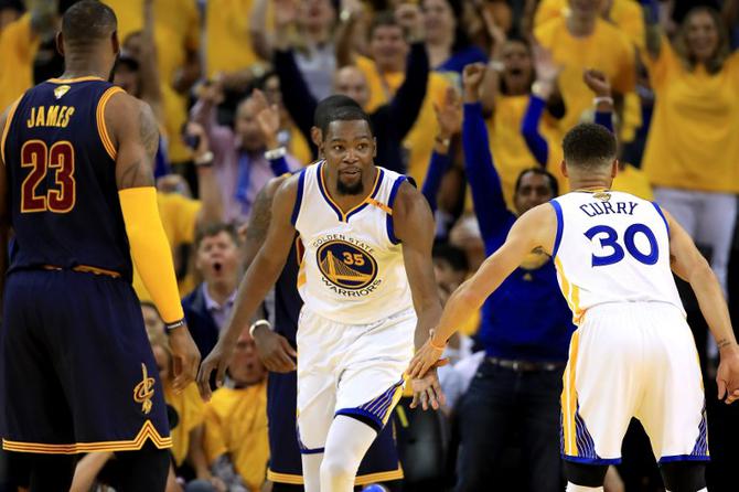 '듀란트-커리 66점 합작' 골든스테이트, NBA 챔프전 기선제압 