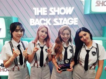 마마무, '더쇼'서 1위 차지.. 트로피 사냥 '본격 시동'
