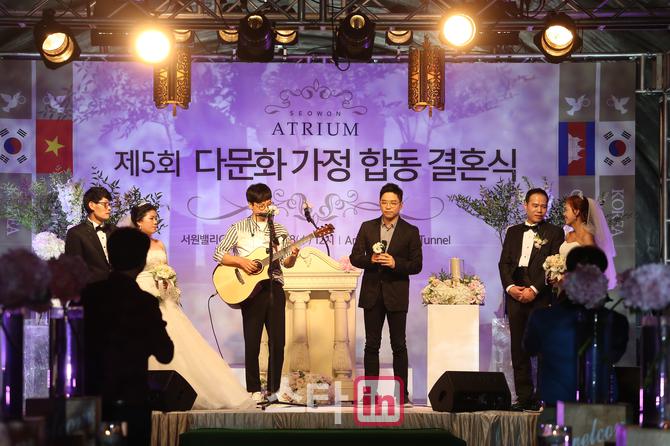 서원밸리CC, 다문화가정 무료 합동결혼식 5년째 진행..이적 축가 재능기부