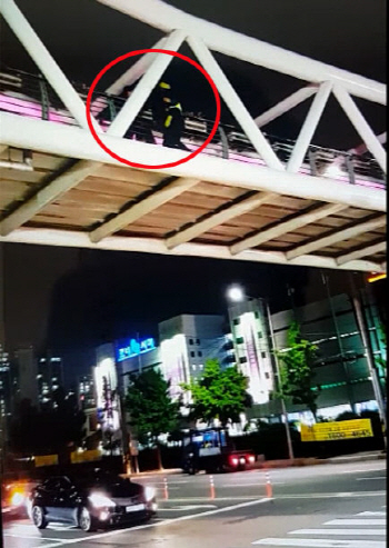 탤런트 한정국, 부산서 투신 직전 자살 기도자 구해