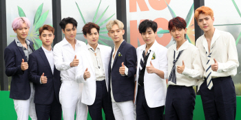 엑소 '더 워' 선주문량 80만장 자축…4연속 밀리언셀러 눈앞