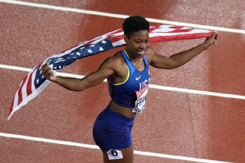 프랜시스, 여자 400m 깜짝 金...세계선수권 최대 이변