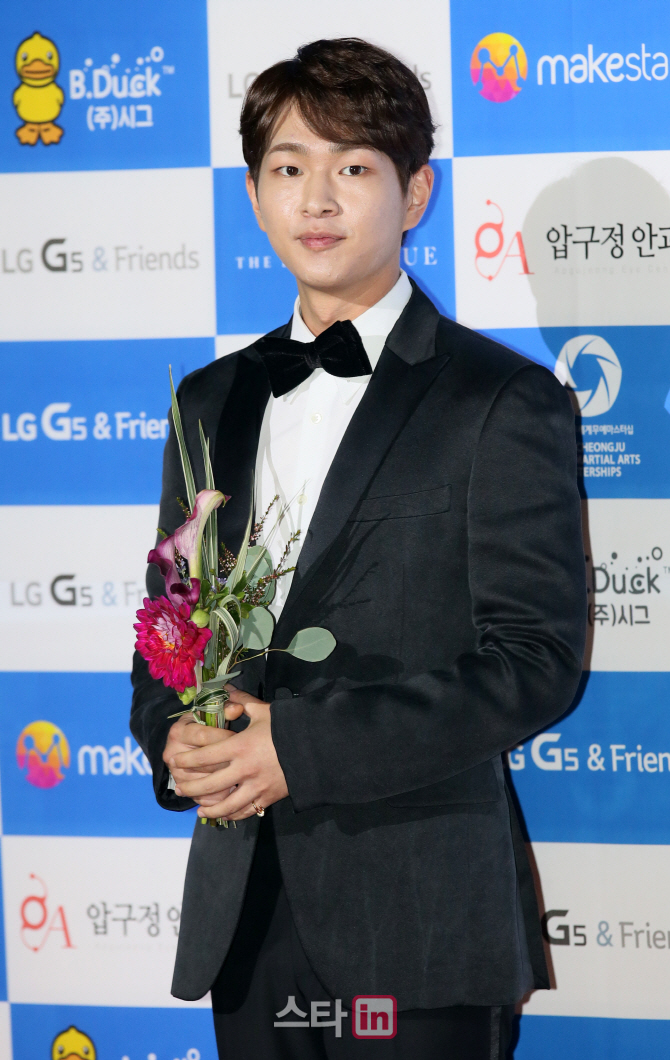 ‘성추행 혐의’ 온유 측 “고소 취하…오해 해프닝”(공식입장)