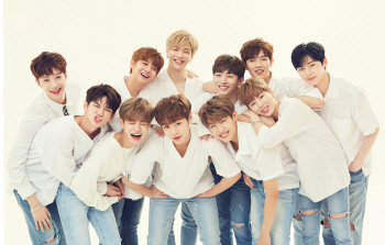 워너원 경제효과 '300억+∞'…결성 2개월 만에 200억 매출