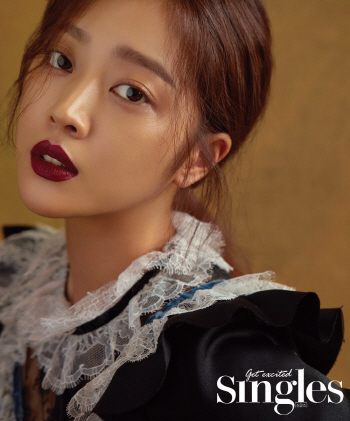 조보아, 비현실적 비주얼…강렬 레드립