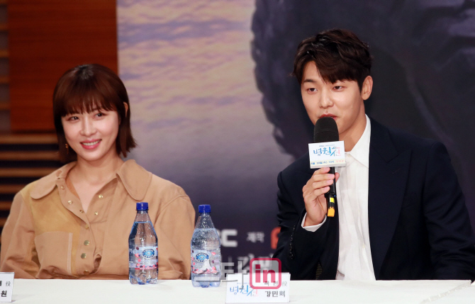 [포토]소감 밝히는 배우 강민혁