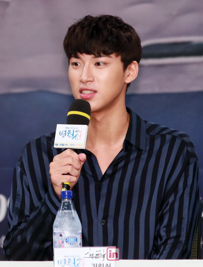 [포토]소감 밝히는 배우 김인식