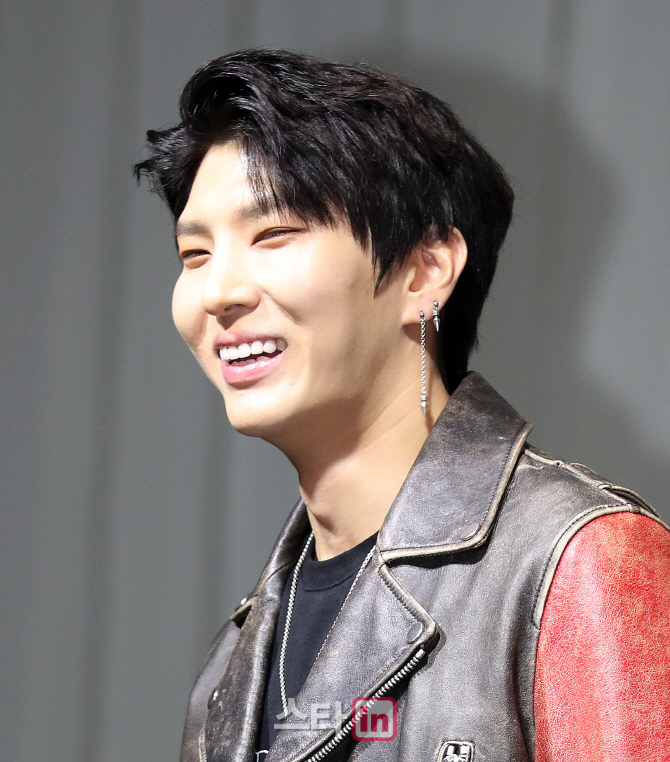 [포토]VIXX LR 레오, '환한 미소'