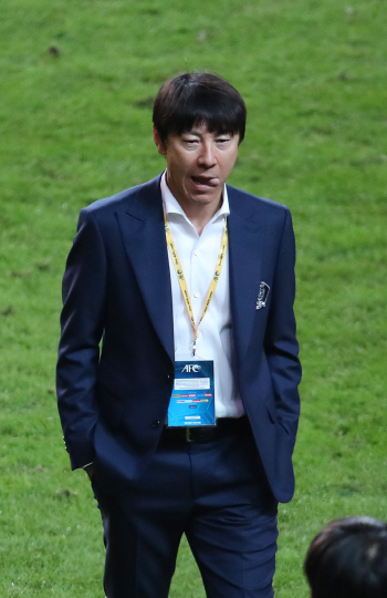 신태용 감독 "훈련시간 부족-잔디 상태 아쉽다"