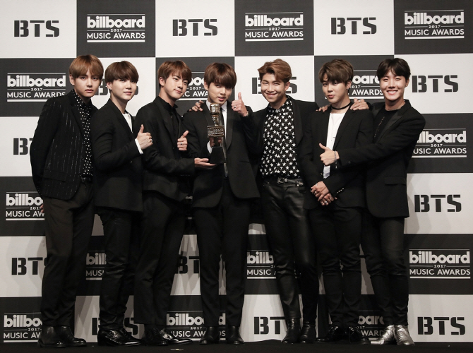 방탄소년단 새 미니앨범 선주문량 105만장 '사상 최대'