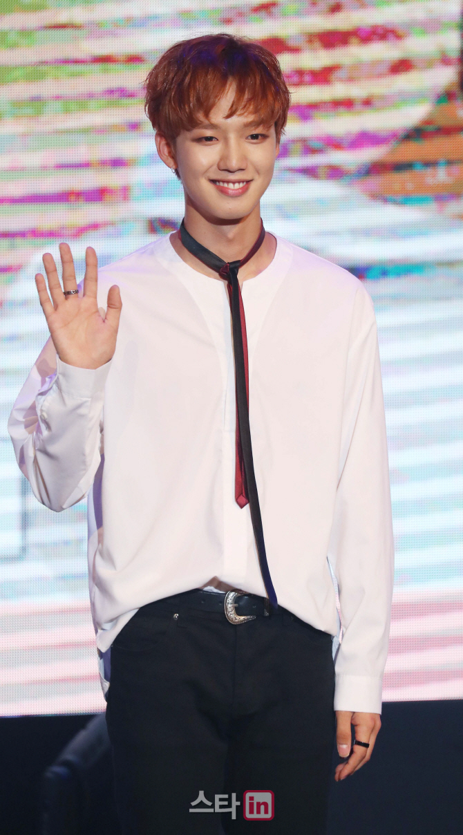 [포토]임영민 '수줍은 손인사'