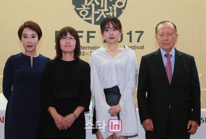 [포토]자리 함께한 강수연-신수원-문근영-김동호, '부산국제영화제 공식 기자회견'