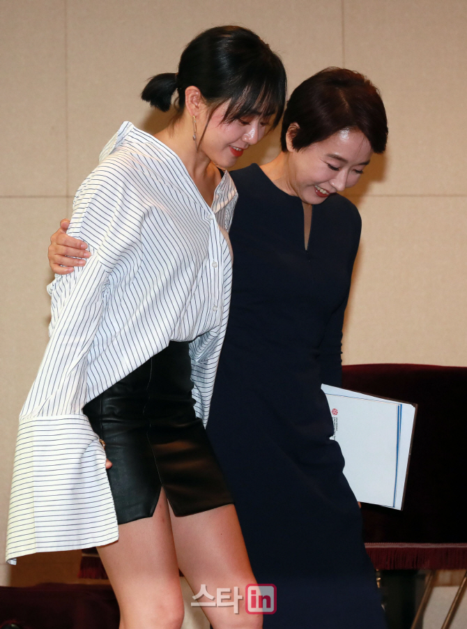 [포토]강수연-문근영, '다정하게'