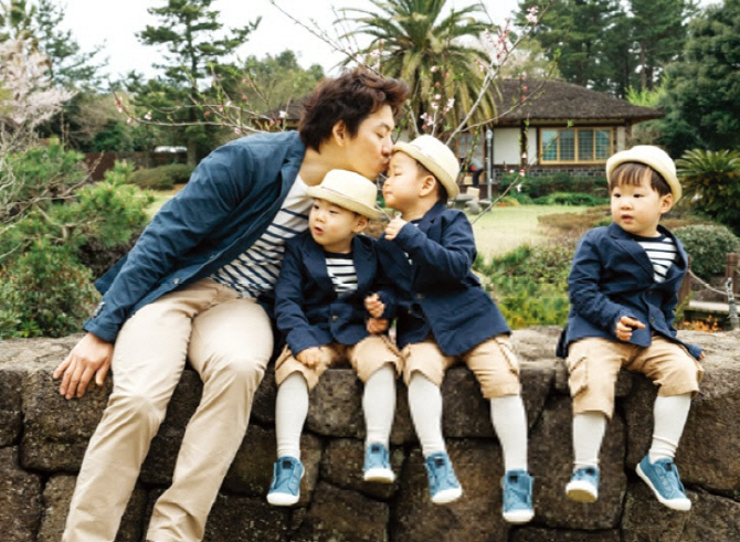 日후쿠야마 마사하루 부산 방문…송일국 삼둥이 ‘레드카펫 밟는다’