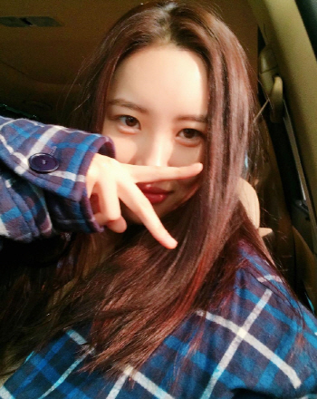 선미, 때아닌 `성 정체성` 루머에 "내 손톱에 문제 있어?"