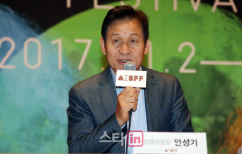 안성기 집행위원장 “문 대통령 BIFF 방문, 영화인으로서 감사”