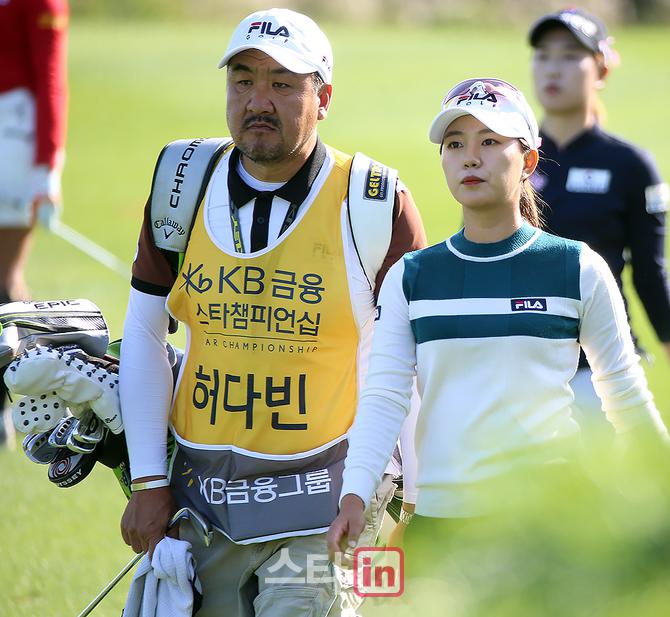 [포토] 루키 허다빈 '옆에는 호랑이 선생님'