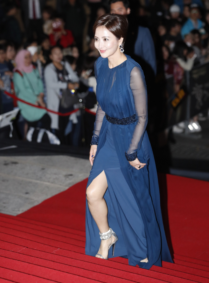 윤해영, '걸을 때 마다 드러나는 섹시함'