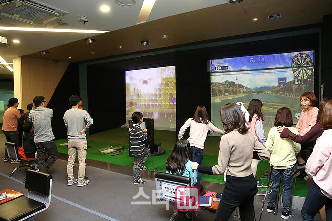 [포토] 골프존뉴딘그룹 '골프 블록 깨기와 골프 다트 게임'