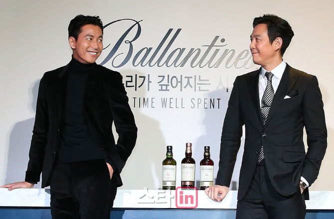 [포토]정우성-이정재, '눈빛만으로 통하는 두 남자'