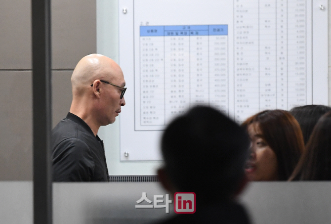 [포토]故 김주혁 소속사 대표 빈소 찾아