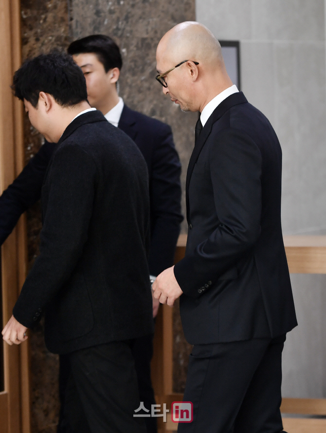 [포토]故 김주혁 빈소 향하는 김종도 나무엑터스 대표