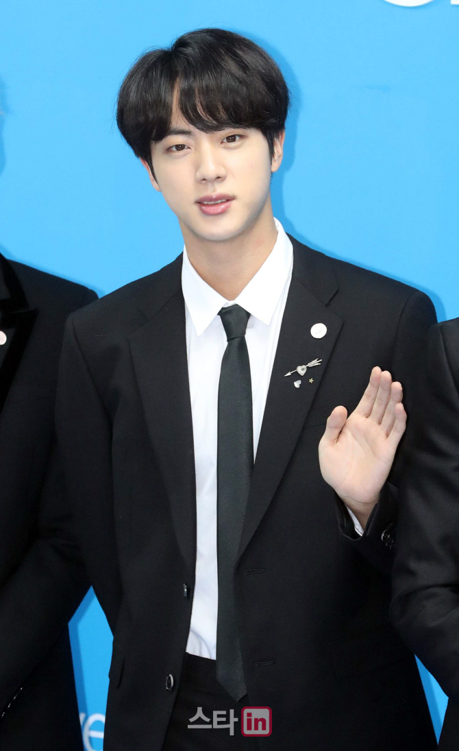 [포토]BTS 진 '학교폭력 근절을 바랍니다'