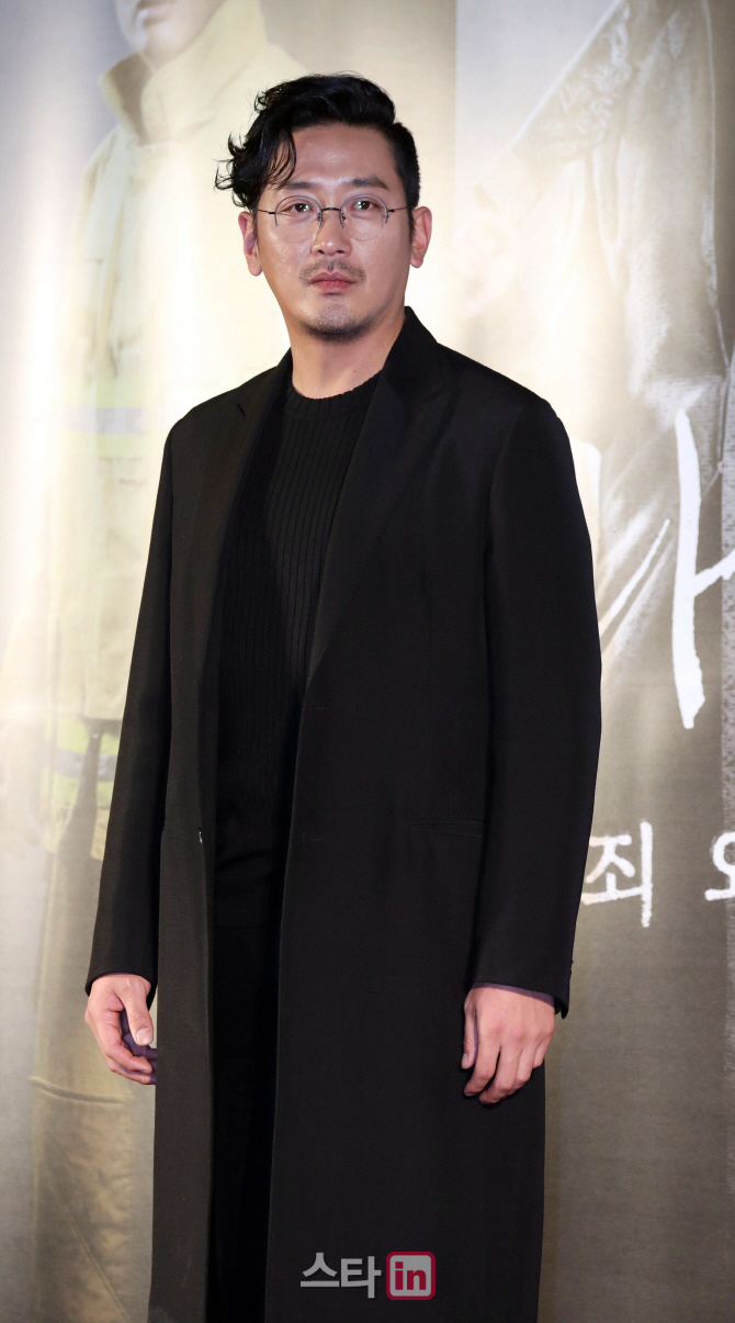 [포토]하정우 '저승사자 느낌 제대로'