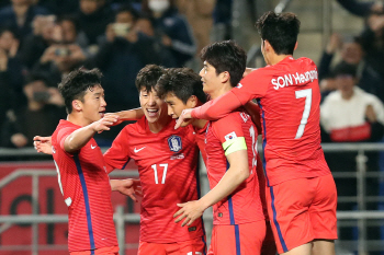 한국 축구대표팀, 15경기 연속 홈 무패...역대 최다 타이