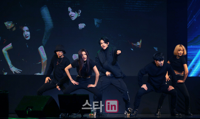 [포토]사무엘 '21세기 소년이 만드는 90년대 뉴잭스윙'