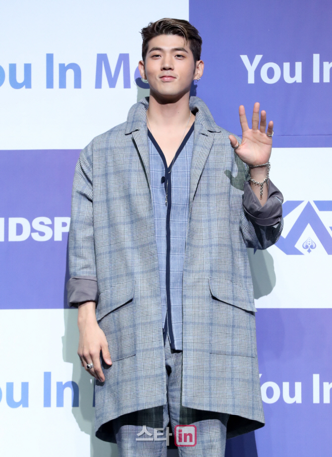 [포토]KARD 비엠, '우월한 기럭지'