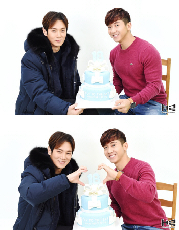 플라이투더스카이, 데뷔 18주년 인증샷 공개