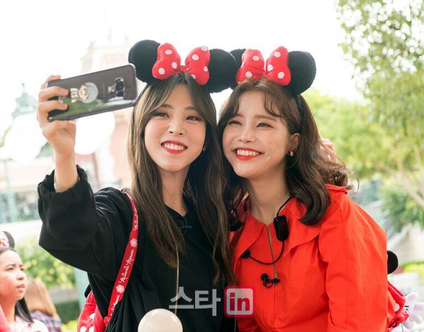 [포토] 마마무 솔라와 문별 홍콩즐기기
