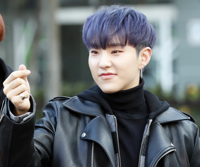세븐틴 호시, '비타민 하트 뿅~'