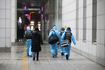 “종현 사망 못믿어” 울음바다.. 병원 찾는 팬 계속 늘어