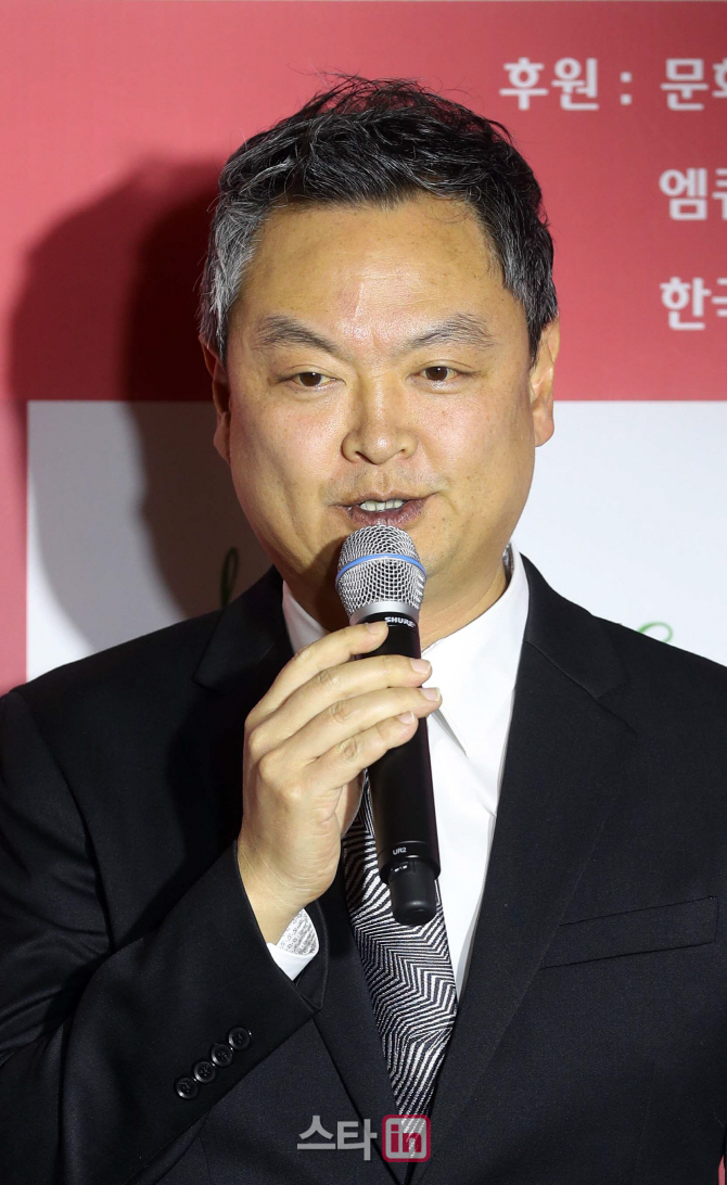 [포토]인사말 하는 강윤성 감독