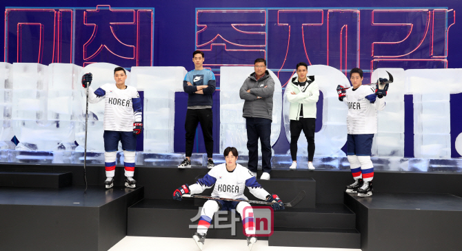 [포토]강남 한복판에서 미친 존재감 드러낸 아이스하키 국가대표팀