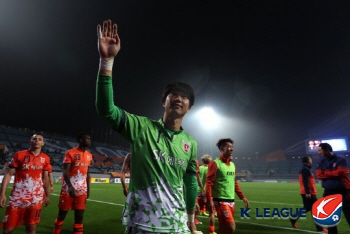 강원FC, 강원도 출신 베테랑 GK 김호준 영입