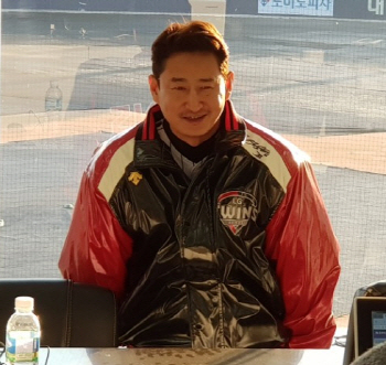 LG 주장 박용택 "후배들 절박함 가져야 결과 나온다"