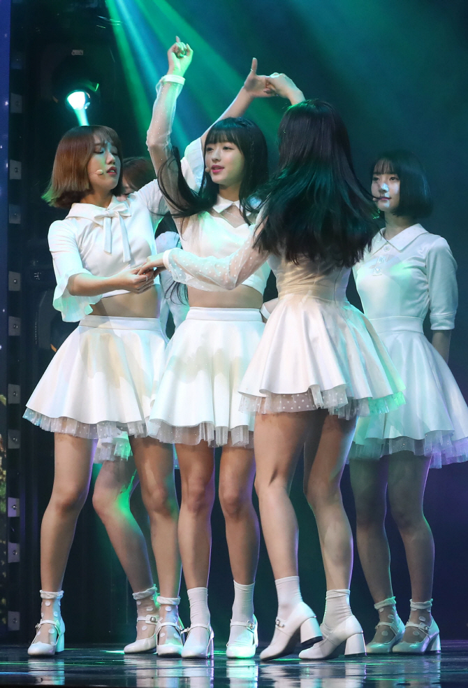 [포토] 오마이걸 ‘비밀정원으로 컴백’