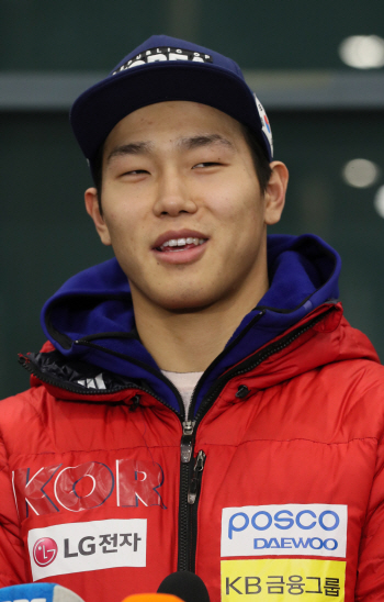 윤성빈 금의환향 "최강? 올림픽 끝난 뒤 최종 평가받겠다"